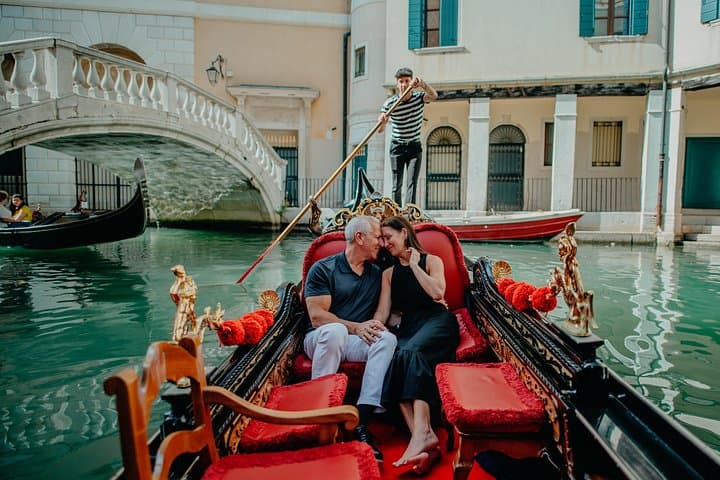 Venice Private Gondola Photo Shoot: Grand Canal & Dorsoduro Tour photo 4