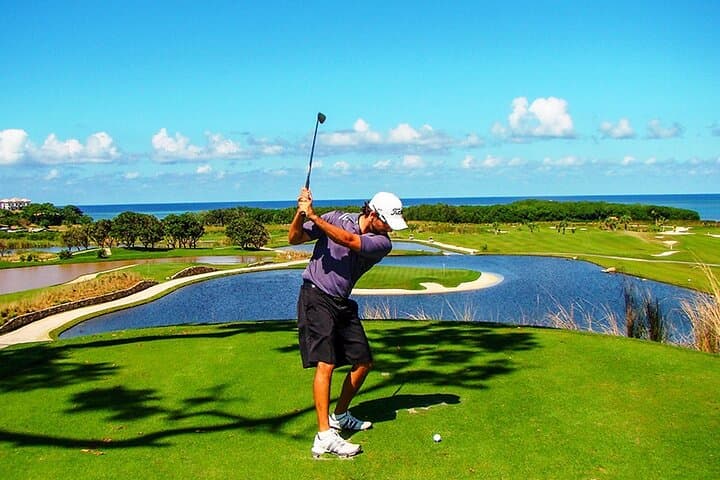 Roatan Golf at The Black Pearl: Challenging Elevation and Island Views photo 2