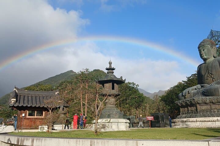 Seoraksan & Yeongrangho Cherry Blossom Day Trip from Seoul: Hike Seorak and Lake Blooms photo 5