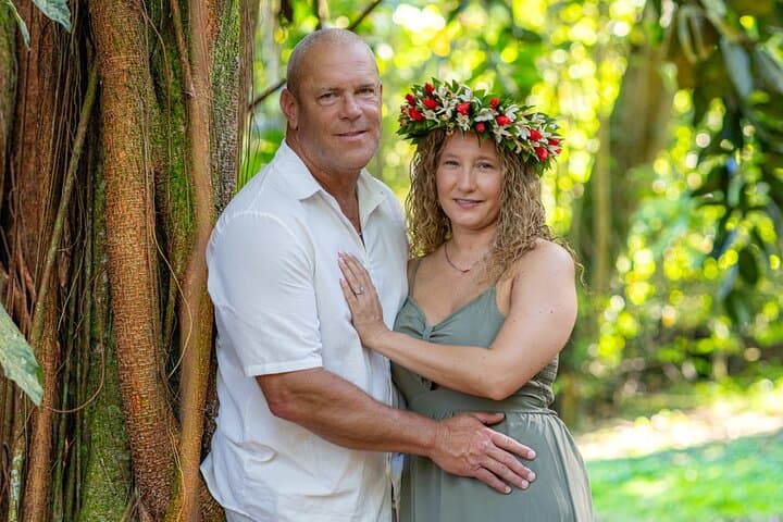Moorea Beach & Mountain Photo Shoot: Private Island Tour With Pro Photographer photo 5