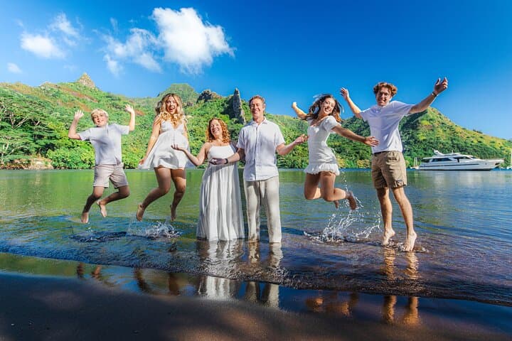 Moorea Beach & Mountain Photo Shoot: Private Island Tour With Pro Photographer photo 4