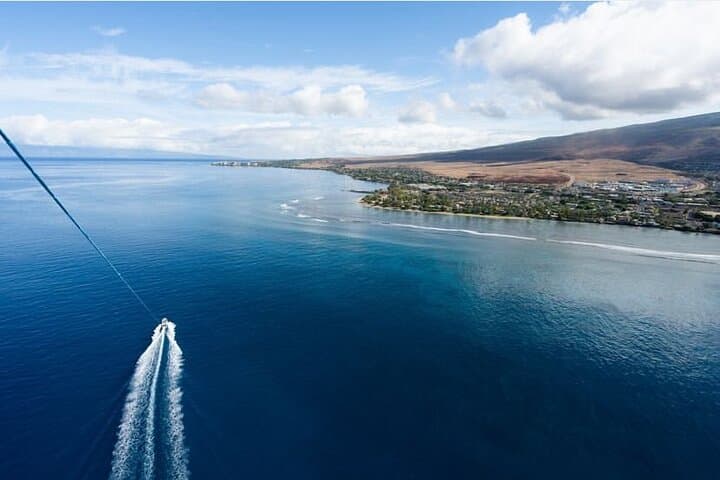 Parasail Over Kona: Big Island Parasailing Experience photo 6