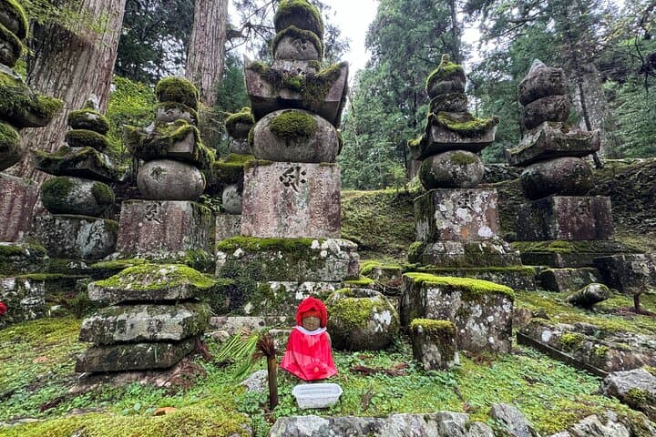 Private 2-Hour Koyasan Okuno-in Tour — UNESCO Okunoin Cemetery Highlights photo 4