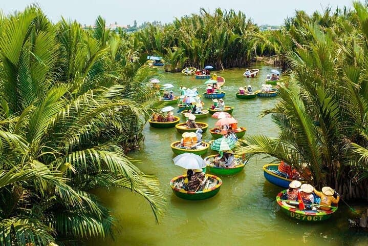 Heritage Train from Hue to Hoi An: Hai Van Pass, Cam Thanh Basket Boats & Lantern Release photo 2
