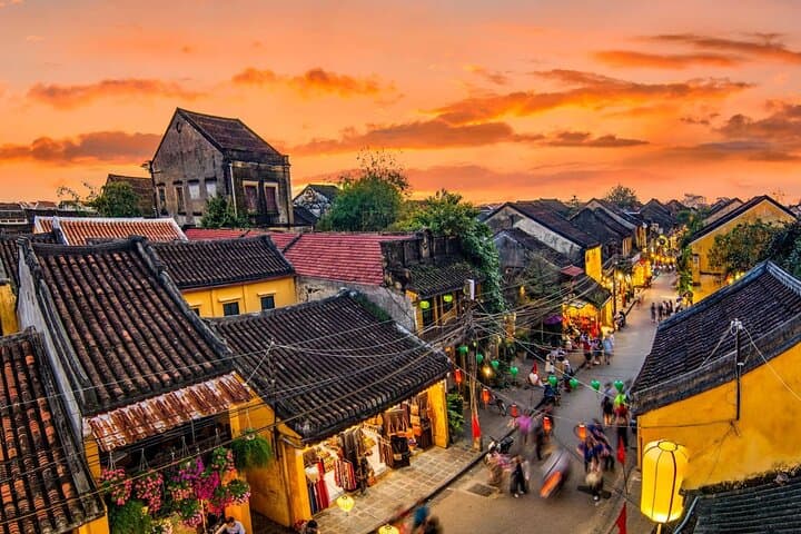 Heritage Train from Hue to Hoi An: Hai Van Pass, Cam Thanh Basket Boats & Lantern Release photo 5