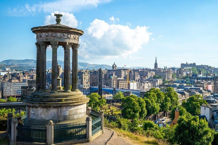 Edinburgh Black Cab Private Half-Day Tour: Castle, Royal Mile & Calton Hill photo 1