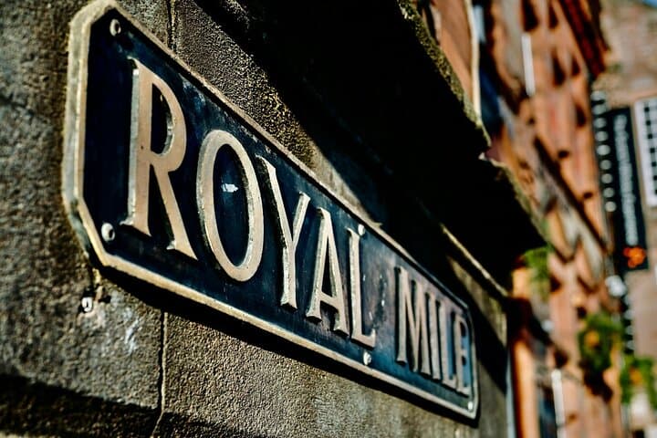 Edinburgh Black Cab Private Half-Day Tour: Castle, Royal Mile & Calton Hill photo 4