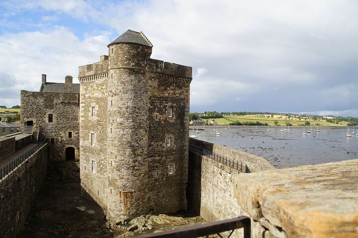 Follow Jamie & Claire: Private Outlander Filming Locations Day Trip from Edinburgh