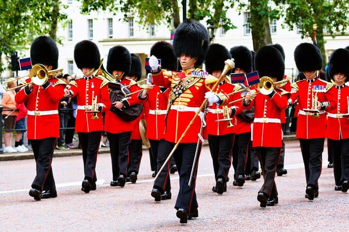 London Super Saver: Changing of the Guard, Thames Cruise & Tower of London Beefeater Meet photo 2