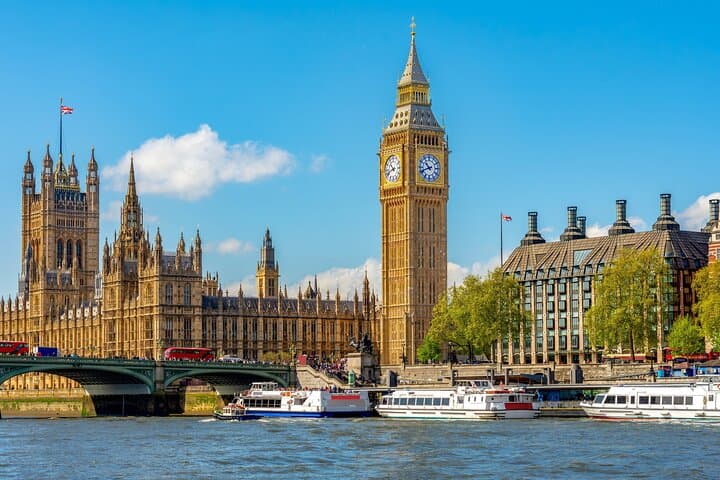 London Super Saver: Changing of the Guard, Thames Cruise & Tower of London Beefeater Meet photo 3