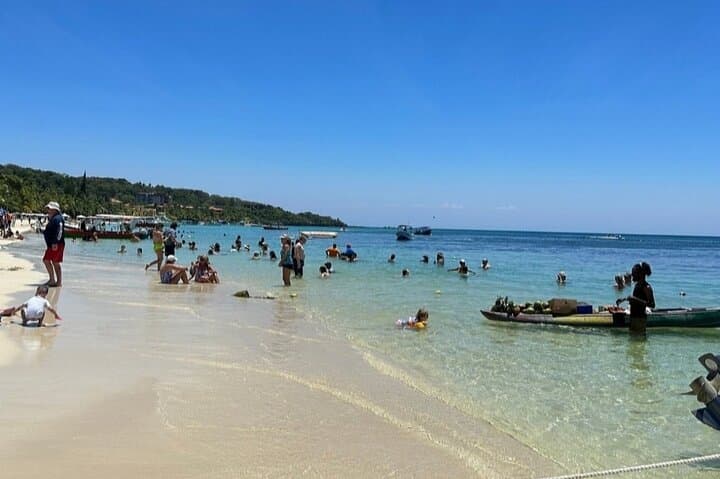 Roatan Snorkeling Adventure — West Bay Reef & Sloth & Monkey Beach Break photo 2