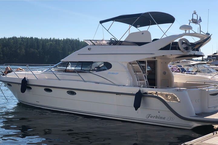 Private 4-Hour Yacht Cruise Through Stockholm's Archipelago