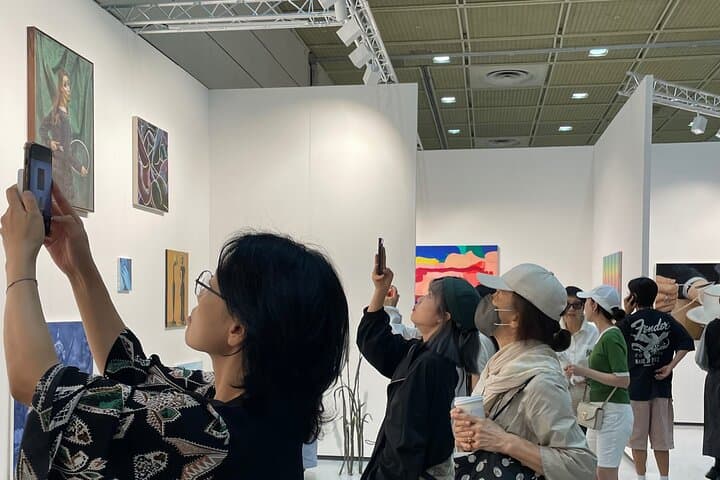 Gangnam Art Tour: Private Cheongdam Gallery Walk in Seoul