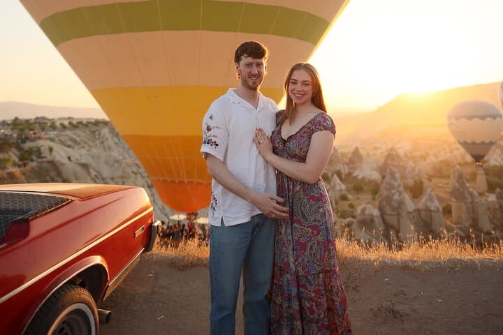 Private Romantic Photoshoot with Hot Air Balloon Views in Cappadocia photo 3