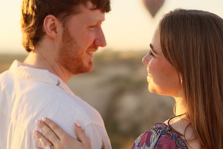 Private Romantic Photoshoot with Hot Air Balloon Views in Cappadocia photo 5