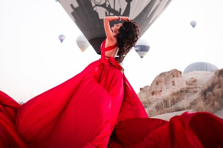 Private Romantic Photoshoot with Hot Air Balloon Views in Cappadocia