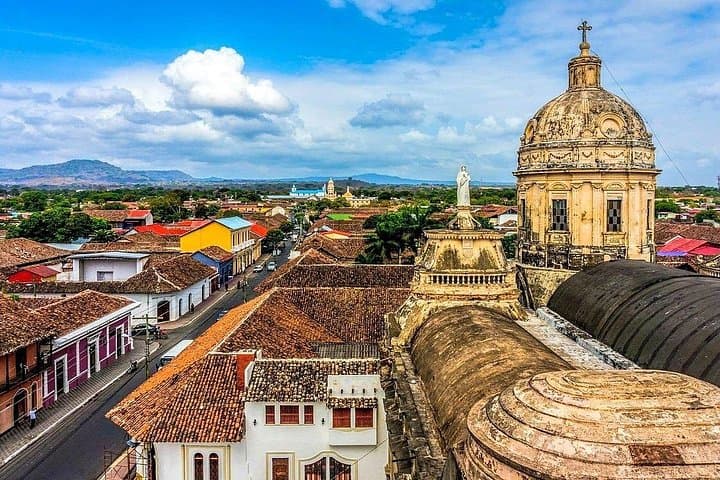 Granada Colonial Walking and Horse Carriage Tour — Historic Center & Mombacho Views