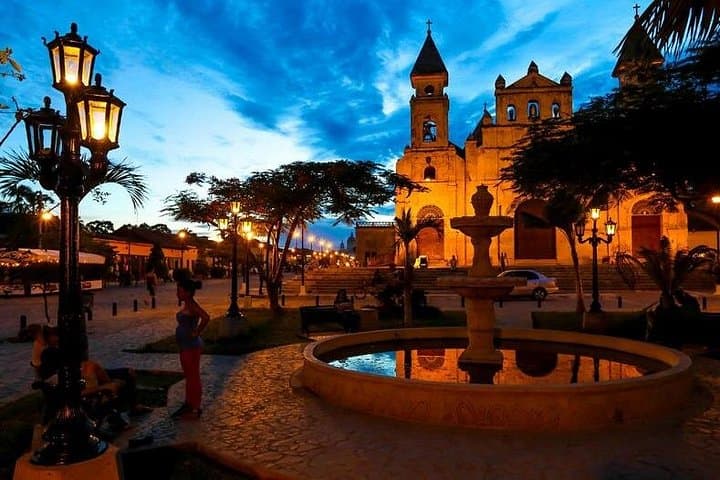 Granada Colonial Walking and Horse Carriage Tour — Historic Center & Mombacho Views photo 2