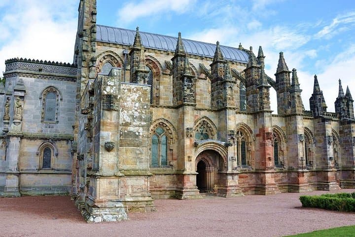 Private Edinburgh Black Cab Tour to the Scottish Borders: Craigmillar, Roslin & Abbotsford in a Day photo 2