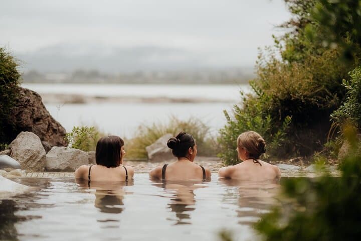 Polynesian Spa Rotorua — Deluxe Lake Spa Hot Pools & Geothermal Bathing Guide