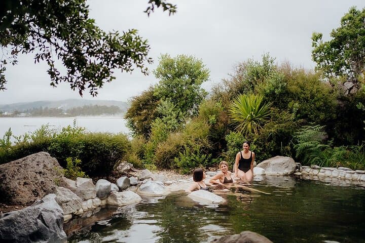 Polynesian Spa Rotorua — Deluxe Lake Spa Hot Pools & Geothermal Bathing Guide photo 5