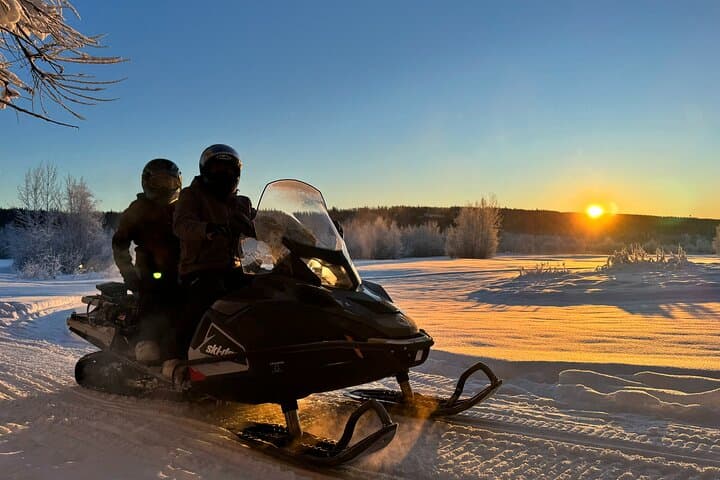 One-Hour Snowmobile Adventure on Fairbanks' Midnight Sun Golf Course photo 3