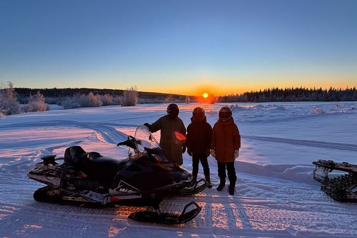 One-Hour Snowmobile Adventure on Fairbanks' Midnight Sun Golf Course photo 5