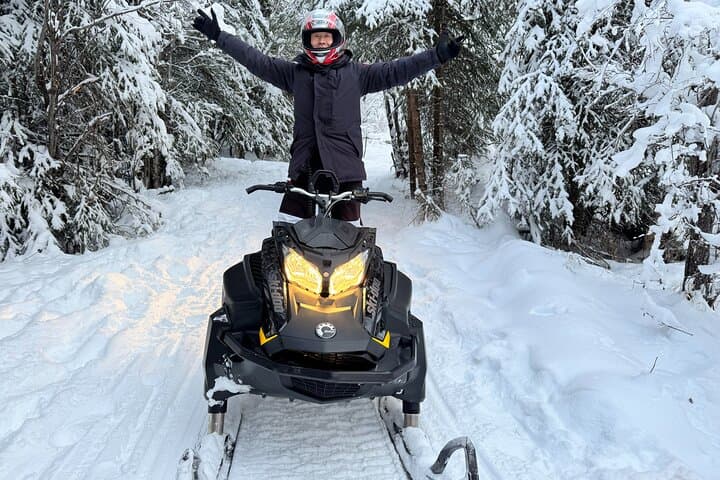 One-Hour Snowmobile Adventure on Fairbanks' Midnight Sun Golf Course photo 6