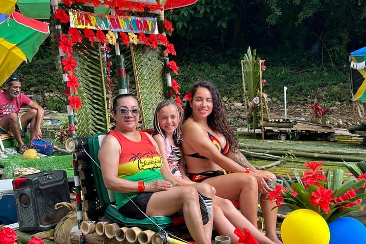 Rockland Bird Sanctuary and Bamboo Rafting in Montego Bay: Feed the Streamertail and Float the River photo 4