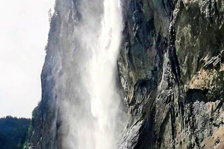 Private Interlaken Waterfall Tour: Lauterbrunnen, Staubbach & Iseltwald in 3 Hours photo 6
