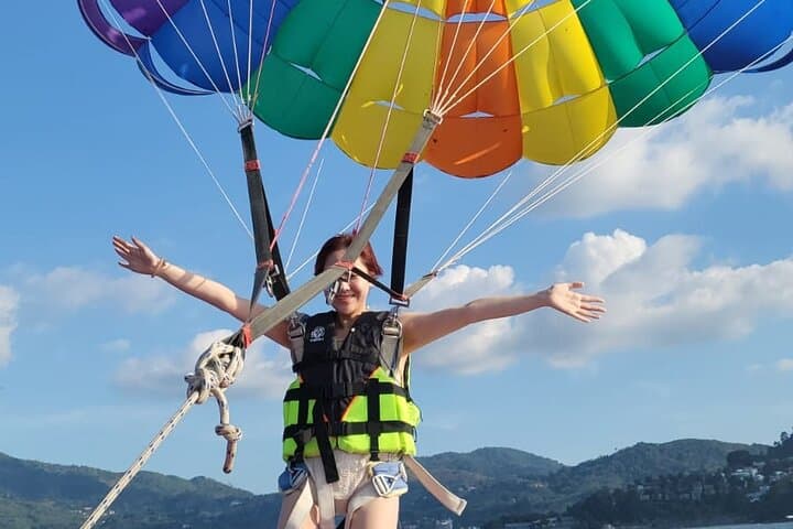 Parasailing Over Patong Bay — Bird’s-Eye Views of Phuket’s Coastline photo 2