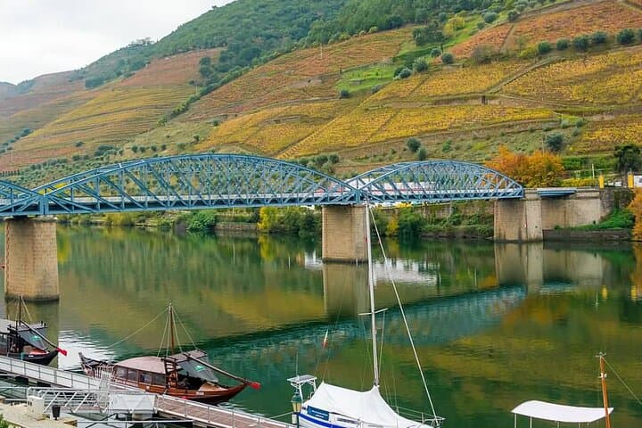 Douro River Pinhão Boat, Lunch & Wine Tour — Half-Day Quinta Tasting
