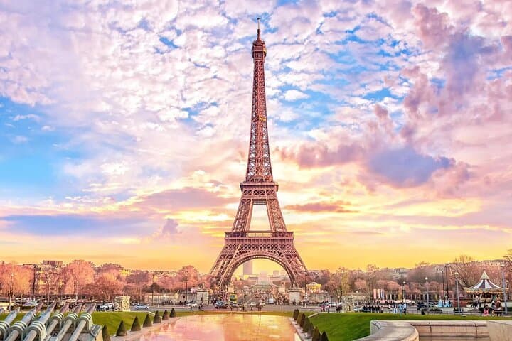Eiffel Tower Guided Visit to 2nd Floor with Summit Option — Paris Monument Tour