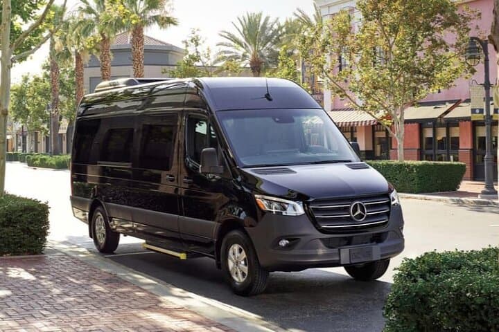 Philadelphia Minibus Private Transfer to PHL Airport — Door-to-Door City Center Service photo 4