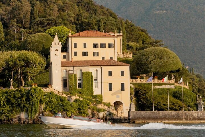 Private Wooden Speedboat Tour on Lake Como: Bellagio, Balbianello & Swim Stops