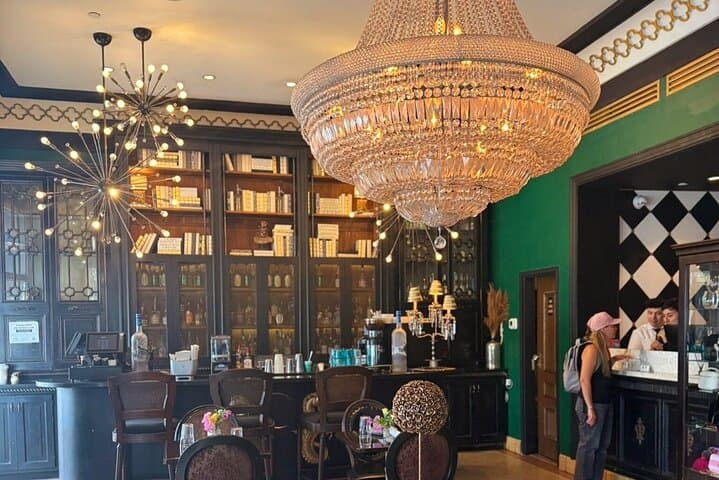 Explore South Beach Like a Local: Miami Beach Food & Drinks Tasting Walk photo 3