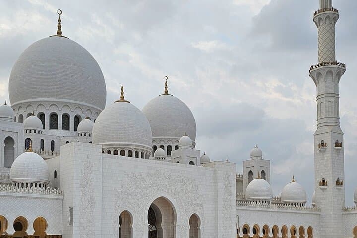 Private Dubai and Abu Dhabi in One Day: Sheikh Zayed to Modern Dubai Highlights