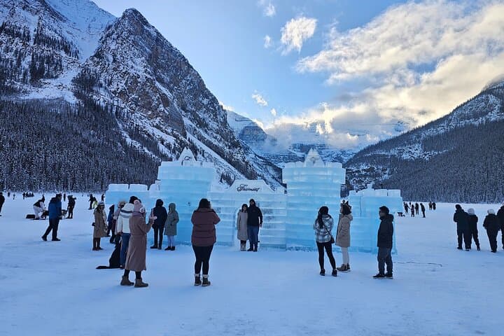 Banff Icefields Parkway Winter Tour: Lake Louise, Peyto & Johnston Canyon in One Day photo 4