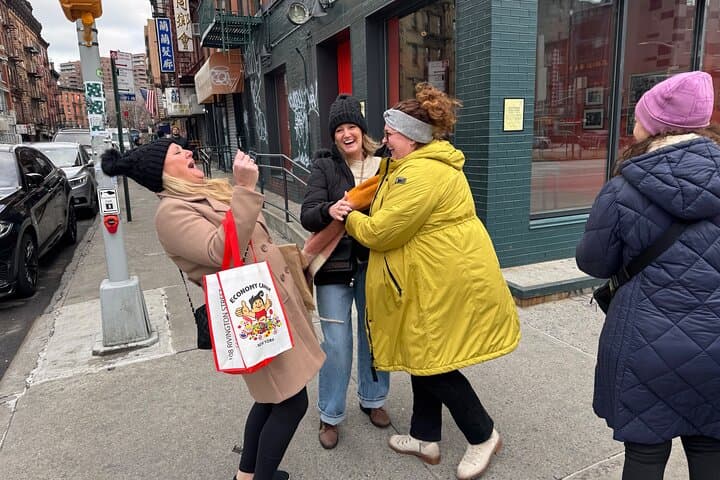 Lower East Side Food Crawl — Bagels, Dumplings, Pizza & Tacos Walking Tour photo 2