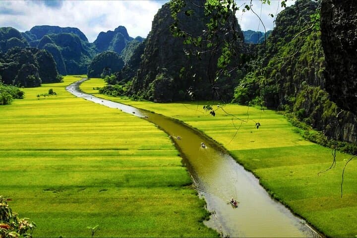 Ninh Binh Highlights Tour: Tam Coc Boat, Hoa Lu & Mua Cave Day Trip photo 1