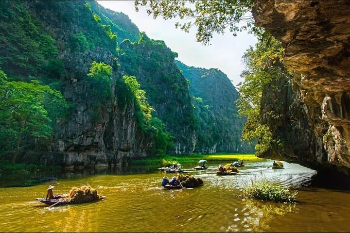 Ninh Binh Highlights Tour: Tam Coc Boat, Hoa Lu & Mua Cave Day Trip photo 2