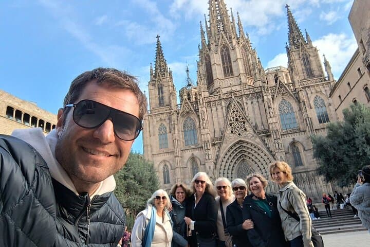 Barcelona Old Town & Montjuïc Sky Views: Private Cable Car & Castle Tour photo 6