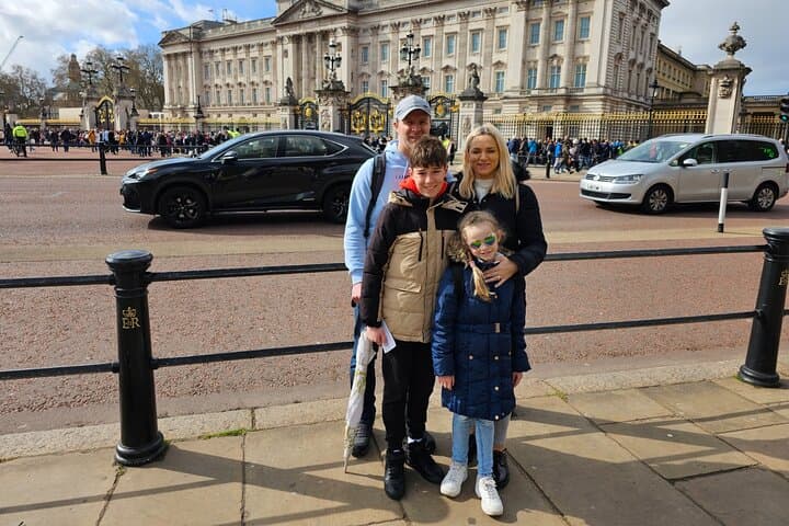 Private Changing of the Guard Experience in London — Front‑Row Royal Ceremony Tour photo 4