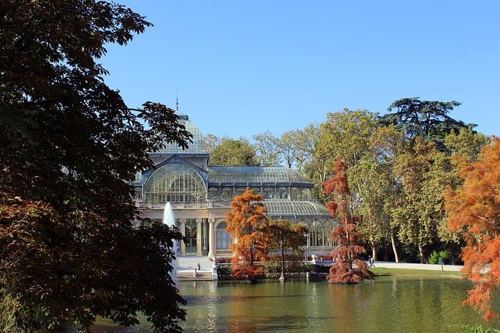 Madrid Old Town Self‑Guided Walking Tour — Royal Palace to Retiro (90 min) photo 4