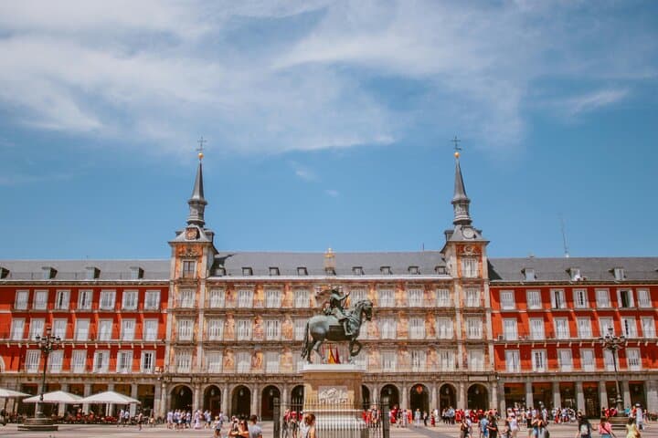 Madrid Old Town Self‑Guided Walking Tour — Royal Palace to Retiro (90 min) photo 2