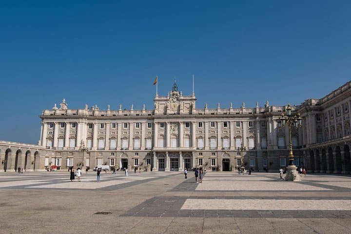 Madrid Old Town Self‑Guided Walking Tour — Royal Palace to Retiro (90 min) photo 3