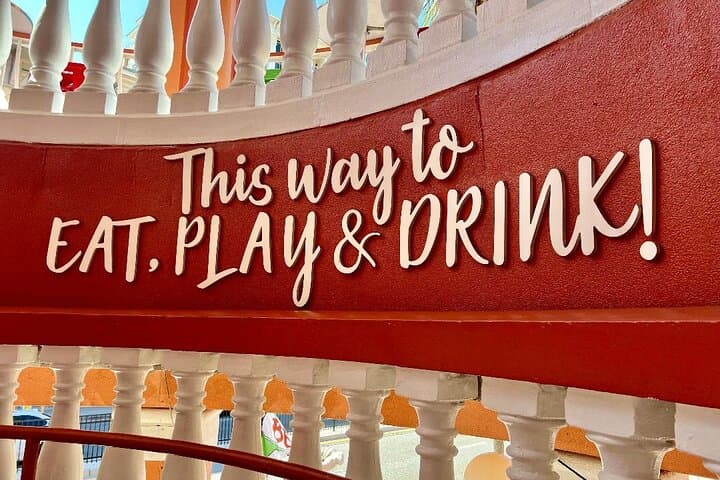 Clearwater Beach Walking Food Tour — Tiki Bites & Trivia photo 3