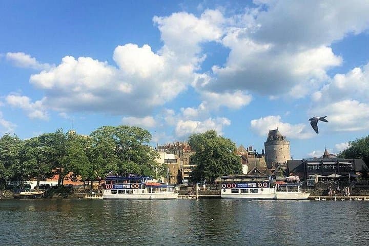 Private Walking Tour of Windsor: Royal Walls, Thames Views & Local Stories photo 2