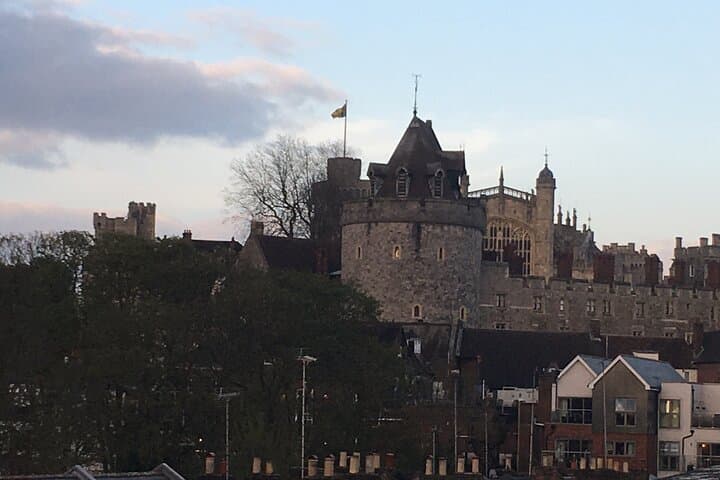 Private Walking Tour of Windsor: Royal Walls, Thames Views & Local Stories photo 4