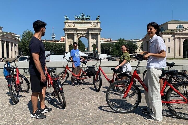 Best of Milan Electric Bike Tour: Duomo, Navigli & Sforza in 3 Hours